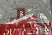 【画像】メルカリで納品書付きの正規品と言われたSupremeのパーカーが届いたｗｗｗｗｗｗｗｗｗｗ