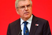 バッハ会長「世界はオミクロン株で大変よな、北京五輪開催します」