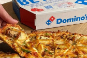 【実質値上げ】『ドミノ・ピザ』が全注文に対し“サービス料”徴収開始、注文金額の6％で上限は299円
