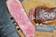 外国人「最高ランクの和牛をステーキにしたら生焼けと言われた…」