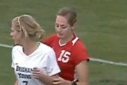 【動画】女子サッカーのスポーツマンシップ、終わる