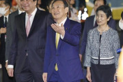 菅首相、ベトナムに到着　初外遊、関係強化図る  [10/18]