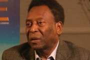 「サッカーの王様」ペレ死去　８２歳