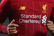 【画像】リバプール、“流出”の新ユニフォームに批判拡大　「水泳プール」「クレジットカード」