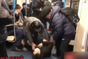 【動画】 地下鉄車両内で『コロナだー！』と叫び痙攣しながら体をヒクつかせるドッキリをした男　懲役７年　露