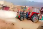 洪水の試練。レンガを満載したトラクターに起きた悲劇。