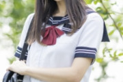 【画像】「あっついなぁ」って制服をパタパタするJKの無防備な胸元ｗｗｗｗｗｗｗｗ