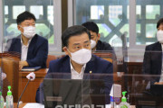 差別ですな。 【韓国】 「国民年金、戦犯企業など社会的害悪企業に多額投資。排除リスト作れ」と韓国野党議員[10/13]  [蚯蚓φ★]