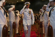 米海軍第7艦隊の司令官にトーマス中将が就任、横須賀で司令官交代式…揚陸指揮艦「ブルーリッジ」に司令部！