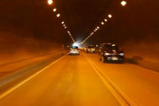 トンネル内でライトつけない車って、軽自動車が多い気がするんやが