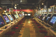 【悲報】ゲームセンター「臭すぎて店員が嘔吐した客を出禁にしたい」