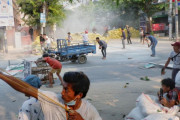 海外「ミャンマーで中国の工場が燃やされる。軍隊はデモ隊を発砲し少なくとも22人が死亡」