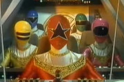 昔の戦隊ロボ、コクピットが思った以上に狭すぎる