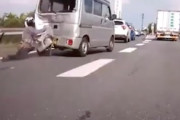 【動画】関越道でサービスエリア渋滞にバイクが突っ込んでしまう事故。