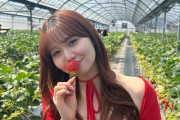 上村亜柚香「最高のいちごの日にいちごみたいな色の服でいちご狩りしに行きました！！ 」
