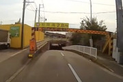 【愛知】高さ制限2.8mに3.2mのトラックで挑んでしまうドラレコ動画ｗｗｗ