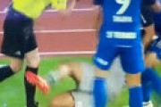 【動画】 FC町田・荒木駿太、足が攣って倒れている栃木SC・福森を強引に投げ飛ばして炎上