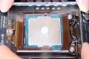 【動画】CPUグリスの塗り方に関する論争に終止符が打たれる。