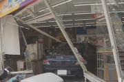 コンビニに車カスのランエボが突っ込んで2人怪我。「タイヤが滑った」　大阪