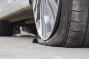 車のタイヤって簡単にパンクするものなの？