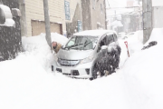 「もう異常です…」屋根雪落下で高齢夫婦が一時閉じ込めも　一時積雪167センチの青森市は除雪追いつかず生活が混乱