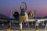 新型コロナで在宅勤務の整備兵、損傷したA-10地上攻撃機をリモートワークで修理！