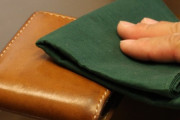 【革製品】財布買ったんだけど、最初にこれだけはやっとけってメンテとかある？【手入れ】