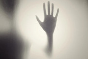【恐怖体験8篇】「直立不動の影」「虫の知らせ」「入院先の曰く付きベッド」