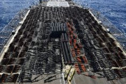 【速報】 米海軍、中国製の1個師団相当の銃火器、ロケランを運搬していた謎の船を拿捕、アサルトライフル3000丁他 イエメン向け　画像あり