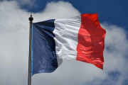 【悲報】フランス国旗、突然の色変更ｗｗｗｗｗｗｗ