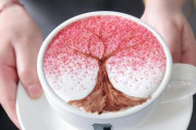 外国人「春なので桜の木のラテアートを作ってみたよ！」