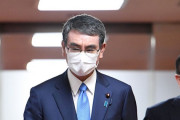 河野氏が総裁選出馬正式表明、会見だからといって急にブルーリボンバッジをつけ、冒頭噛みそうになりながら皇室や伝統文化、日本語などとか、保守は〜とか