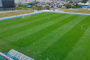 ヴァンラーレ八戸の本拠地プライフーズスタジアムの芝が復活！あの“まだら模様”が綺麗なグリーンに