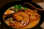 ラーメン屋｢兄ちゃんいつも来てくれるからチャーシューサービスしたるわ｣おまえら｢！！！｣