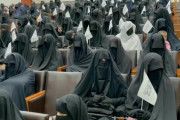 【アフガニスタン】アフガン女性ら300人、タリバン支持のデモ開催 戦闘員が護衛