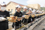 汚鮮が酷いな　〜　【福島】今年のテーマは「ちょっと韓国」 川俣シャモまつりで150羽丸焼き　韓国風のシャモ料理が並ぶ