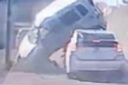 【動画】 昨日の千葉県野田市 国道16号のプリウスミサイル事故、その瞬間が激撮されていた ⇒ 想像よりヤバかった…