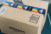 LGBTに寛容なはずの日本人、梱包テープをレインボーにしたAmazonにブチギレｗｗｗｗ
