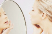 【少し謙虚さ持てないか？】自分の顔を鏡で見ながら「よし、今日も私は最高に可愛い」って自分で言っちゃうか？どうして口にだしちゃうかな…