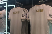 ◆リーガ◆R・マドリーのオフィシャルショップ、久保のシャツがアザールの隣に並べられる…売る気満々