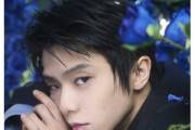 羽生結弦さん青バラに囲まれて30歳の大人の色気…6年前と同じセットで撮影 蜷川実花氏撮影写真集