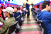 パチンコ屋でコロナ感染者続出、なぜだ？？