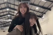 【乃木坂46】佐藤楓を“おんぶ”する松尾美佑！！！