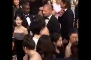 カンヌ国際映画祭で韓国の人気歌手IUにぶつかったフランス人女性、「人種差別だ」と批判され謝罪