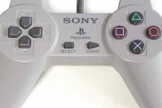 PSのコントローラーの形状って基本1から変わってないの地味に凄いよな