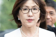 自民党の稲田朋美氏、党の危機に“あり得ない格好”の食レポ動画を投稿して物議「いいご身分ですね」