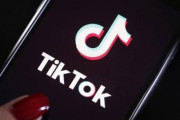Tiktok女さん、男が乱入してきてブチ切れ