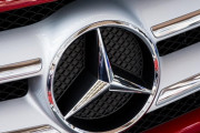 車のエンブレムで1番カッコいいのはメルセデスベンツですが
