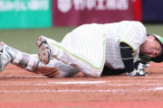 阪神・梅野「むちゃくちゃ悔しい」　死球を受け左尺骨骨折と診断　患部をギプスで固定し、思いを吐露