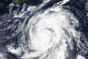 NHKが日本にいる外国人向けにツイートした台風情報（海外の反応）